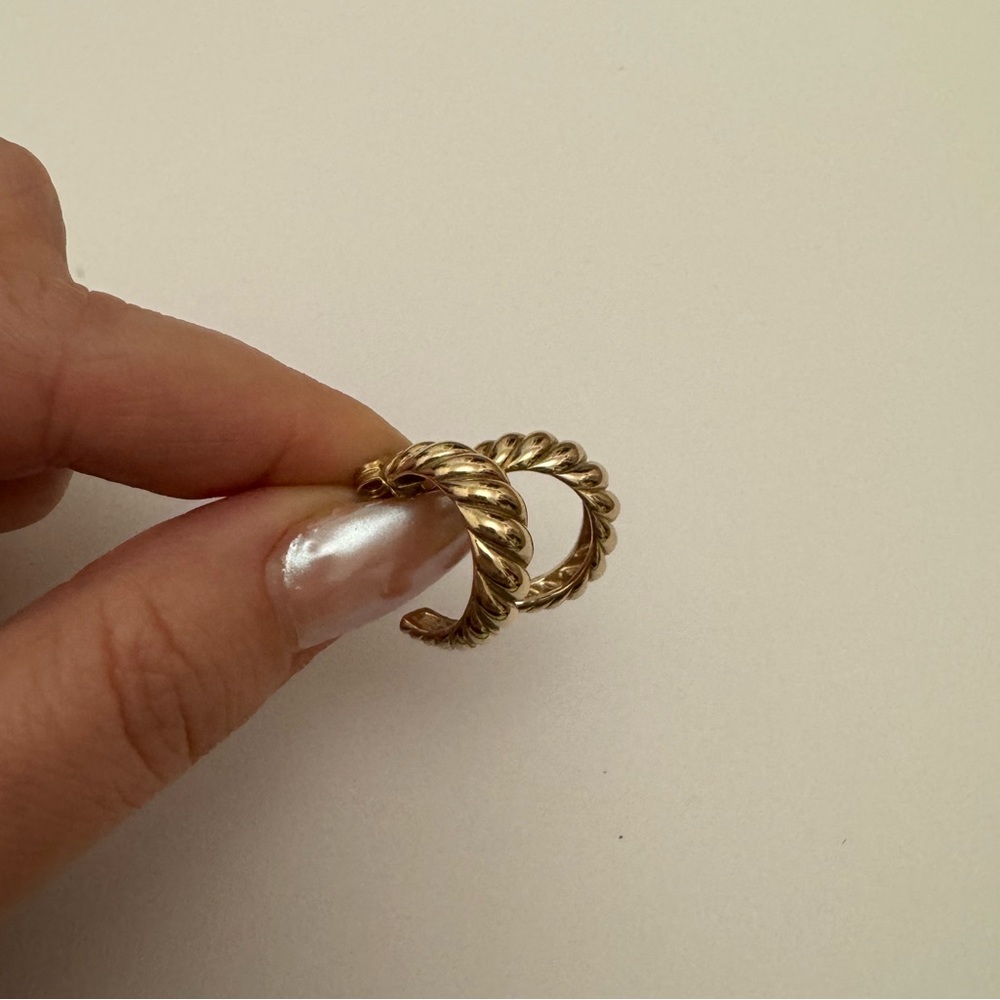 Mejuri Croissant Dôme Hoop Earrings - gold